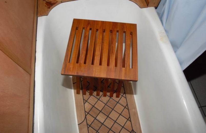 Решетка для душа из тика